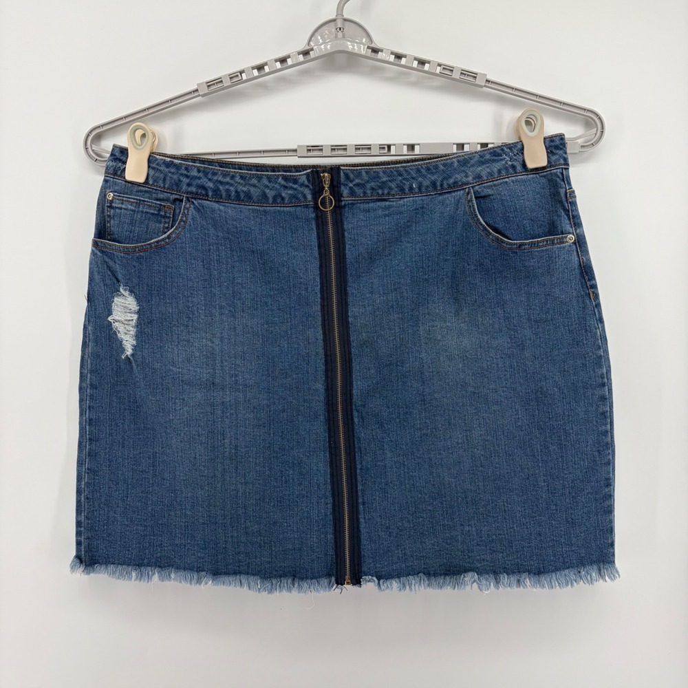 Ashley Stewart‎ Womens 26 Blue Denim Skirt Distressed Frayed Hem Zip Front Mini